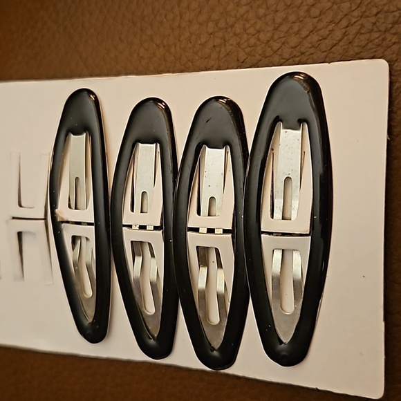 3/$30 BELLE Eight Snap Clips and 33 Bobby Pins - Picture 4 of 8